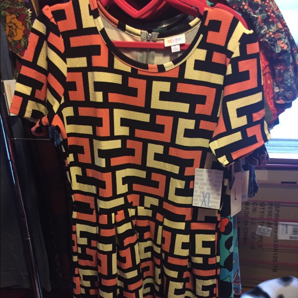 Awesome Xlarge LuLaRoe Amelia!